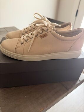 ECCO Cream Leather Low-Top Sneakers